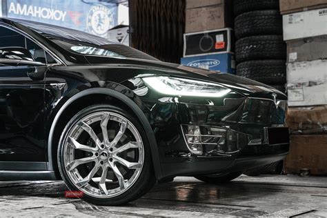 Every model x includes tesla's latest active safety features, such as automatic emergency braking, at no extra cost. Impeccable Black Tesla Model X Shod in Chrome Wheels ...