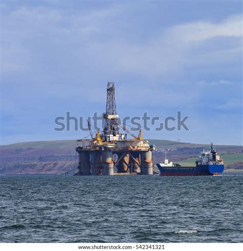 Semi Submersible Oil Rig Cromarty Firth Stock Photo 542341321