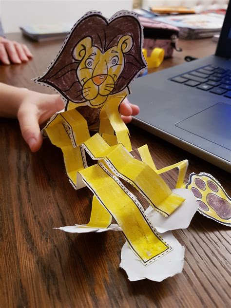 Lets Make A Paper Lion Prywatna Szkoła Podstawowa Nr 72 W Piasecznie