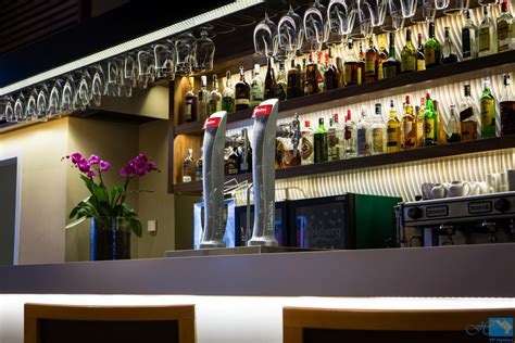 La comunidad de madrid es una de las más ricas de españa y, por tratarse de la capital, la oferta de trabajo es mucho mayor que en otras autonomías. ¿Te apetece un café? ¿Una cerveza? ¿Quizá una copa ...