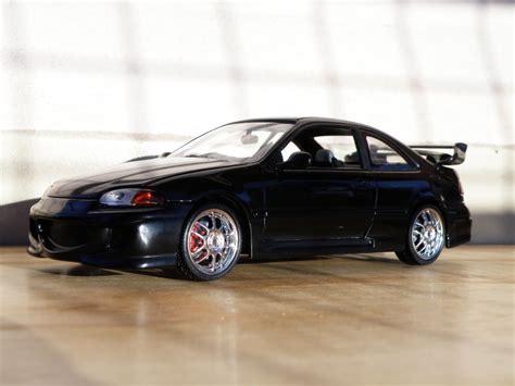 Guyz y in every fast of fast n furious there will be 95 civic n if u notice at background there r almost 45%civic.wt do u guyzz say! 1993 Honda Civic (Fast and Furious)