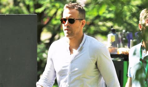 Ryan Reynolds Without A Shirt 🍓ryan Reynolds Acquires Stake In