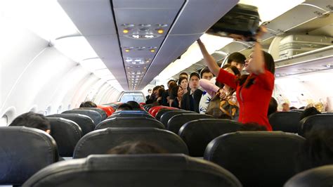 Checked baggage fees are lowest during initial flight booking. "Dialah sebab kami masih hidup..." - Penumpang Pesawat ...