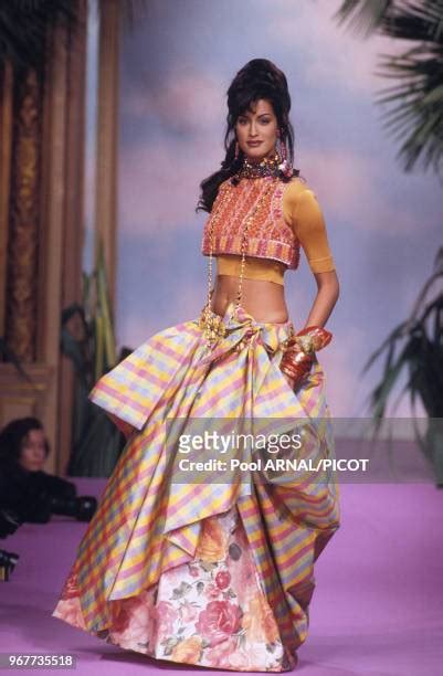 Yasmeen Ghauri Photos And Premium High Res Pictures Getty Images