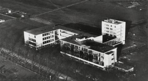 Edificio De La Bauhaus En Dessau Walter Gropius Clásicos De La
