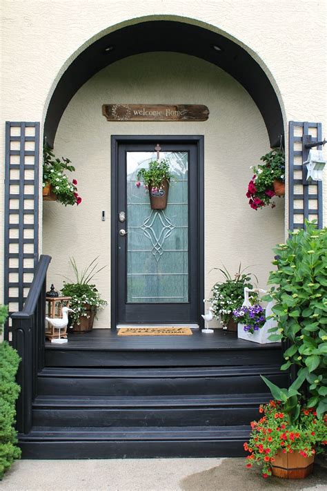 Wonderful Door Dressup Idea With Trendy Summer Front Porch