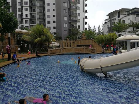 Conveniently located restaurants include puteh beach bar, sara thai kitchen, and the thirsty tapir bar & grill. Swiss Garden Resort Residences Kuantan | Pecutian Seisi ...