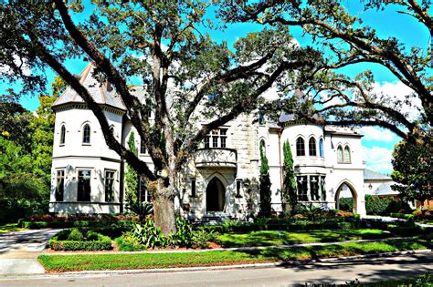 Mansions in Old Metairie on Northline Street with Large homes and Lots