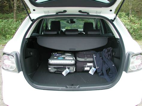 Endlich kann ich mal den kofferraum eines unserer testfahrzeuge zeigen, in dem auch tatsächlich koffer liegen 😀. Galerie: Mazda CX-7 Kofferraum | Bilder und Fotos
