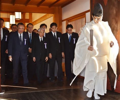 It was founded by emperor meiji in june 1869 and commemorates those who died i. 參拜靖國神社秋祭 日3位女閣僚出席 - 國際 - 自由時報電子報