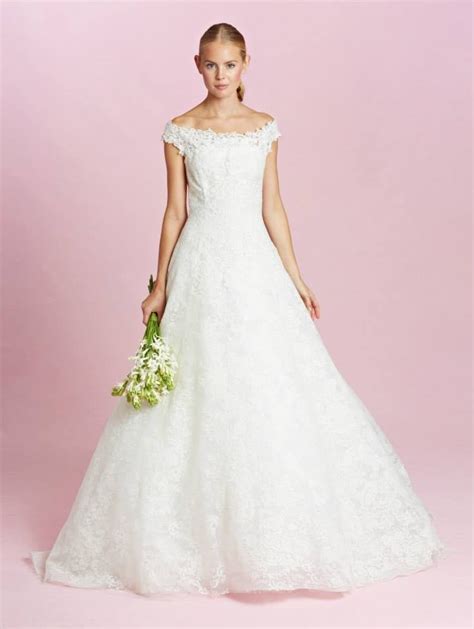 Oscar De La Renta Fall 15 Bridal Shop Amal Alamuddins Oscar De La Renta Wedding Dress