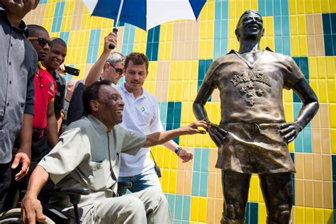„könig Des Fußballs“ Und Symbol Für Brasilien „rei“ Pelé Wird Heute 80