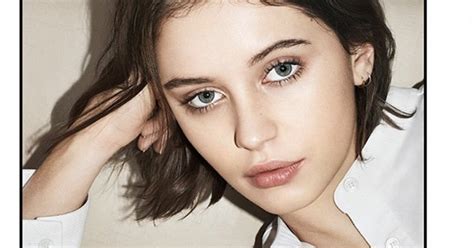 Iris Law Burberry Beauty Campaign Ss