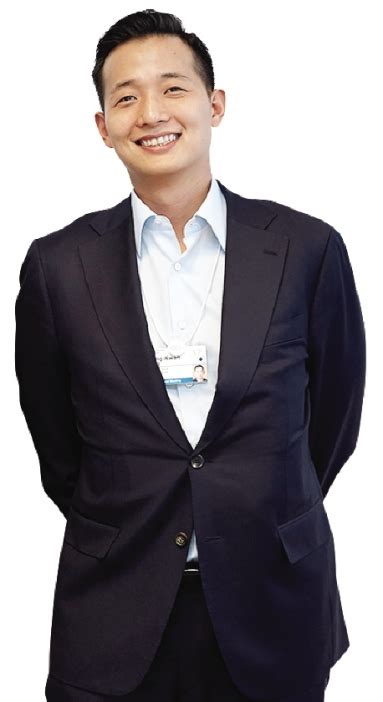 한편 서경배 아모레퍼시픽그룹 회장 장녀 서민정씨와 보광그룹 홍정환 보광창업투자 투자심사총괄의 약혼식은 지난달 27일 오후 서울 장충동 신라호텔 영빈관에서 진행됐다. 이코노미스트 - 중앙시사매거진