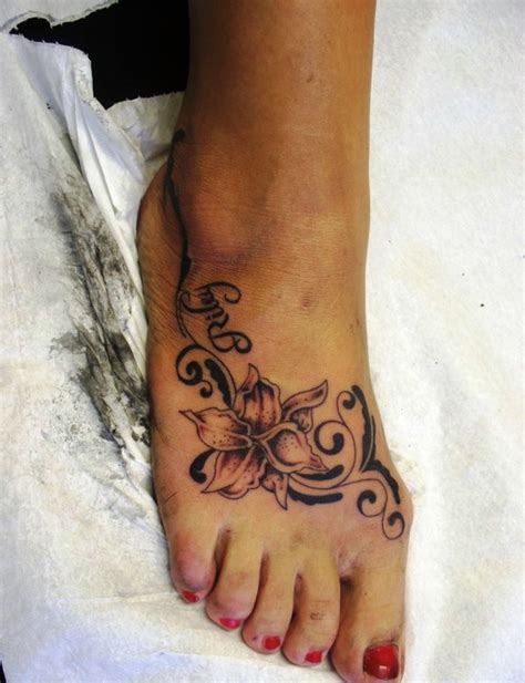 201 star tattoo on feet. Amazing Small Feet Tattoos For Women - Flawssy