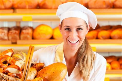 Premium Photo Female Baker In Bakery Selling Bread By Basket