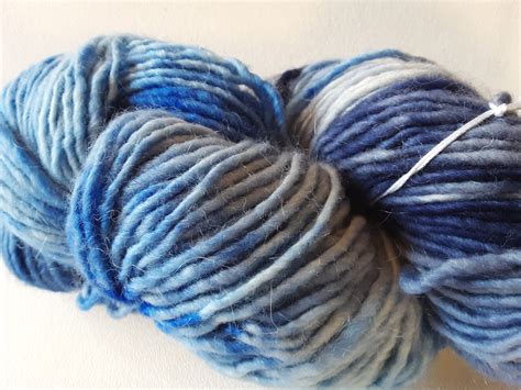 Ink Blue And Navy Varigated Single Worsted Weight Yarn Sw 087