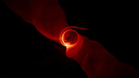 Event Horizon Telescope Erste Aufnahme Eines Schwarzen Lochs Erwartet Heise Online