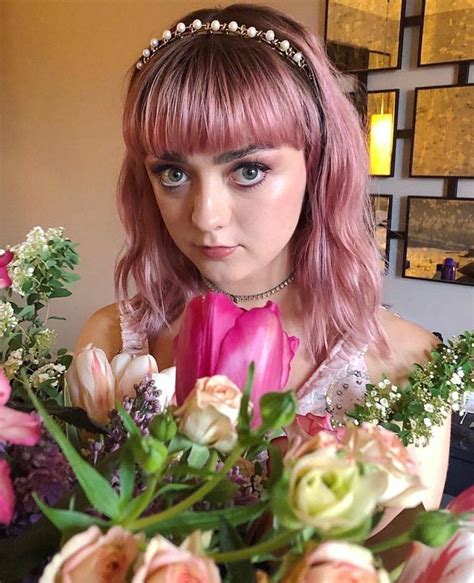 Maisie Williams Maisie Williams Pastel Pink Hair Summer Hair Color