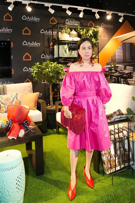 Nữ đại gia phượng chanel. Bị chê bai nhiều, Phượng Chanel vẫn không chừa được tật ...