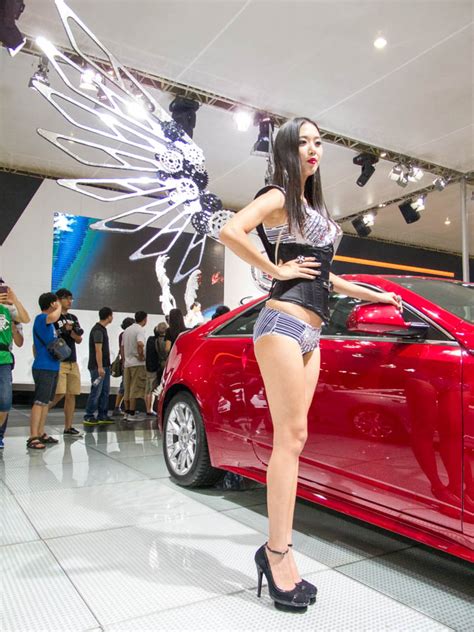 Cadillac S Sexy Girls At 2013 Chengdu Auto Show[7] Cn