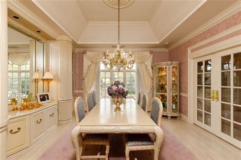 Sync up your dining room style with these full dining room sets from star furniture. The Sopranos House, A Look Back 20 Years After The Show ...