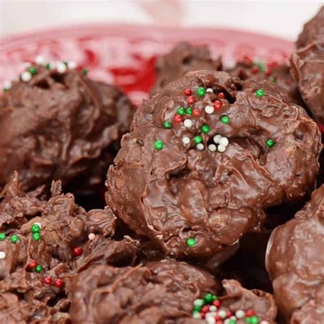 We love getting our christmas cookie making on in december. Slow Cooker Chocolate Turtles ⋆ Real Housemoms