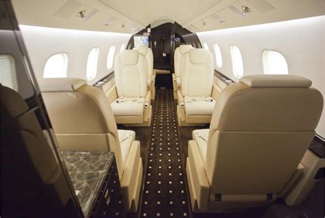 The cockpit extends from the forward pressure bulkhead approximately 5.53 feet (1.67 m) to the cabin divider. Learjet 60XR | Midsize Jets | Charterscanner