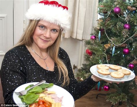 Woman Drops Five Dress Sizes To Get Rid Of Her Santa Belly In Time For Christmas Daily Mail