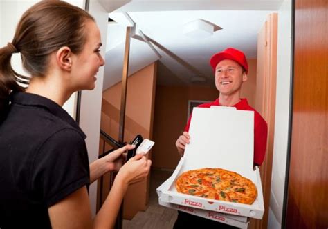 How Much Should You Tip A Pizza Delivery Driver