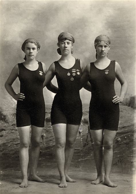Filethree Young Women In Swimsuits Ca 1920 Wikimedia Commons