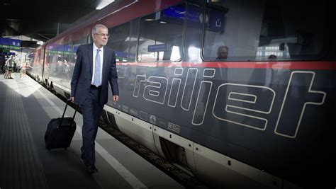 Erfunden hat diesen song die gesangskapelle hermann. Bus-Bahn-Mobiltag: Vorarlbergs neue Zuggarnituren erstmals ...