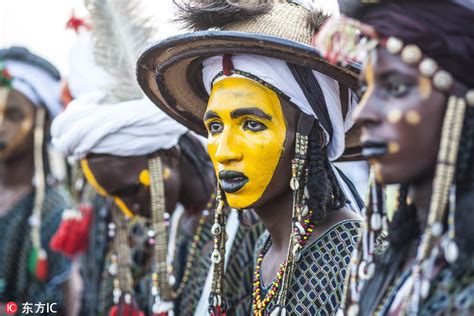 非洲部落传统求偶节男子着盛装博关注 图集 中原网