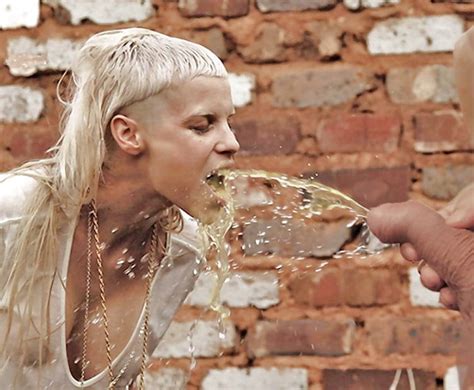 Post 2996354 Yolandi Visser Fakes