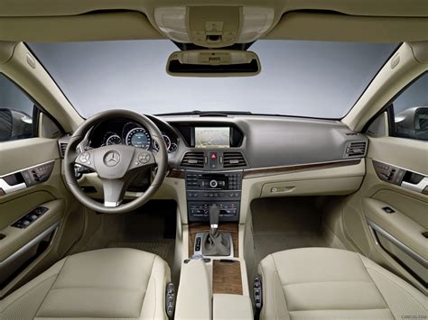 2010 Mercedes Benz E Class Coupe Interior Dashboard View Photo Caricos