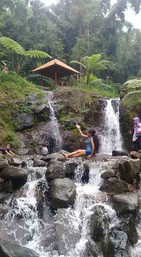 Air terjunnya kecil tapi segar karena sumber air lereng gunung welirang. Tiket Masuk Air Terjun Dlundung 2021 : 36 Tempat Wisata Di ...