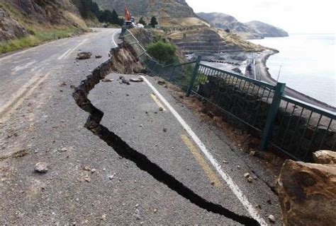 Kit de supravietuire la cutremur ce contine urmatoarea trusa completa cu elemente si componente esentiale. Cutremurele tot mai dese din România îi caută pe ...