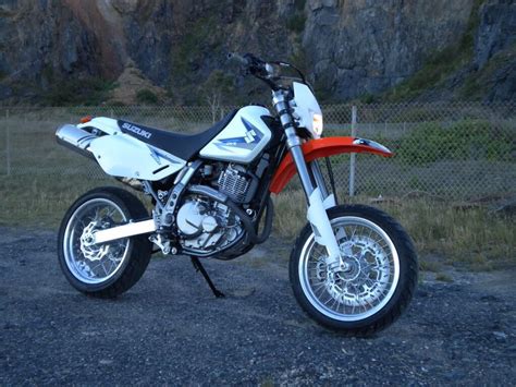 I don't think anyone makes aftermarket hubs for the dr650, so most people just get their stock hubs relaced to 17 inch rims. Modded DR650... Modern day scrambler (With images ...