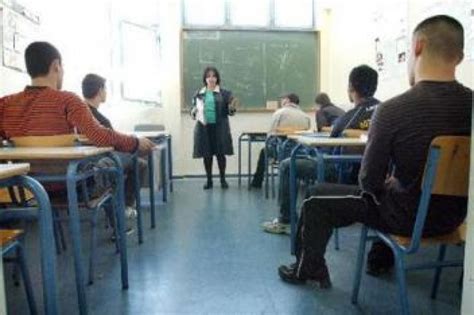 Επίσης για πρώτη φέτος το 1% των υποψηφίων επαλ θα διεκδικήσει μία θέση στα πανεπιστήμια ανάλογα με τα μαθήματα που έχει επιλέξει. Τροποποιήσεις στην εξεταστέα ύλη ΕΠΑΛ