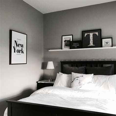 Nghệ Thuật Bedroom Decor Black And White Cho Phòng Ngủ Tối Giản Và
