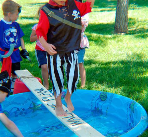 Esta categoría contiene las siguientes 33 páginas haz una pizarra para ponerla a un lado de tu cochera (o una valla) y úsala para jugar una. Fiestas infantiles: ideas para fiestas al aire libre ...