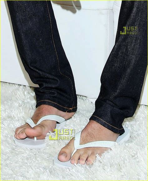 Zac Efron Has Hairy Feet Photo 645041 Zac Efron Pictures Just Jared