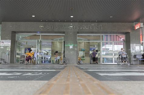 โรงพยาบาลศิริราช ปิยมหาราชการุณย์ เป็นศูนย์กลางการแพทย์ ที่ให้บริการดูแล รักษาและให้คำปรึกษาโรคเฉพาะทาง ด้วยมาตรฐานระดับสากล jci (joint commission. ศ.ดร.นพ.ประสิทธิ์ วัฒนาภา คณบดีคณะแพทยศาสตร์ศิริราชพยาบาล ...