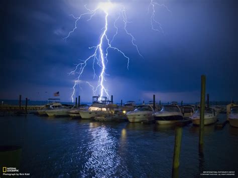 Lightning Struck The Boat Wallpapers And Images Wallpapers Pictures