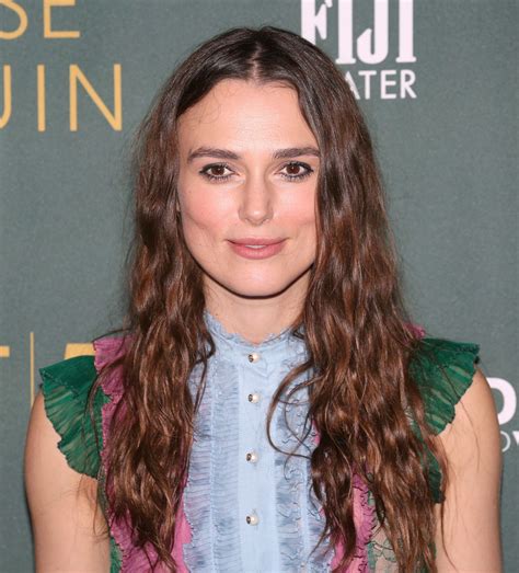 keira knightley has been wearing wigs for years due to hair loss how to wear a wig hair hair