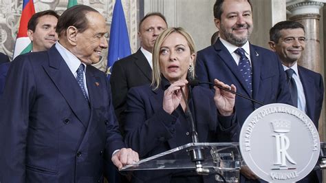 Da Mattarella incarico a Meloni, presentata lista