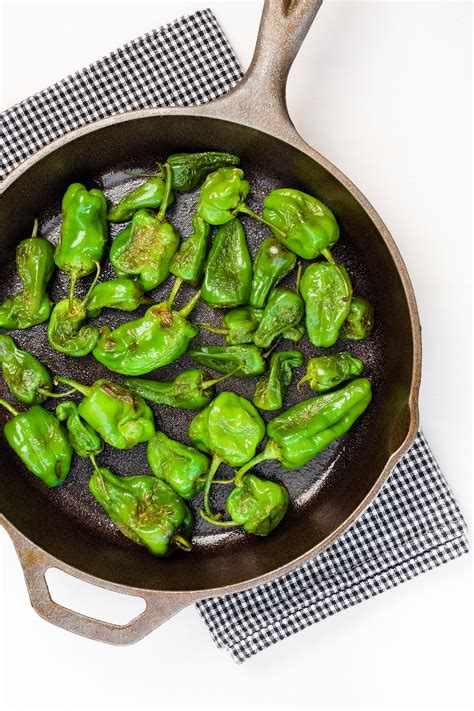 How can padron peppers be used? Fried Padrón Peppers | Junblog