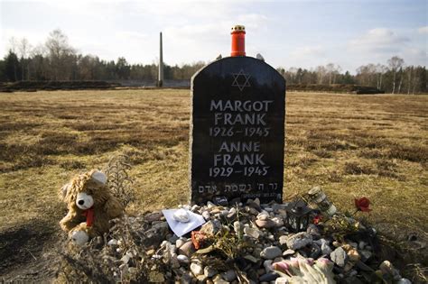 Meet margot frank — anne's older sister who also had a diary. Anne und Margot Frank sterben im KZ Bergen-Belsen im März ...