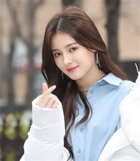 Momoland Nancy Leaked Photos Mld Entertainment Working Closely With Ccd To Nab Criminals For