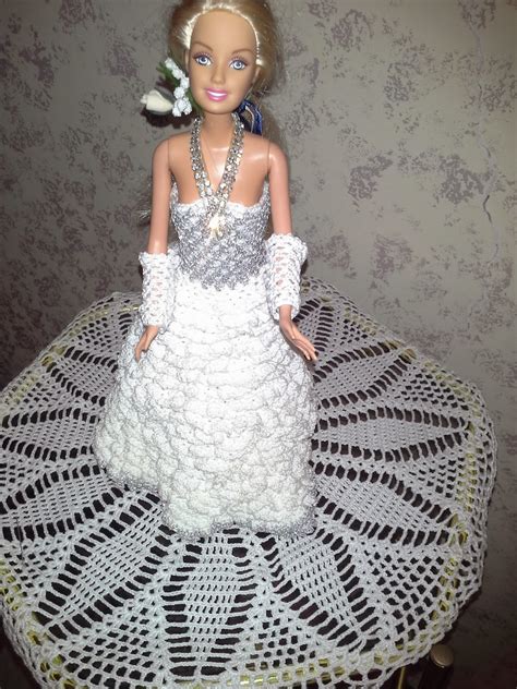 Ho prestato il mio vestito da sposa x una sfilata dedicata alle spose. Il Filo di Costanza: Barbie con vestiti all'uncinetto ...